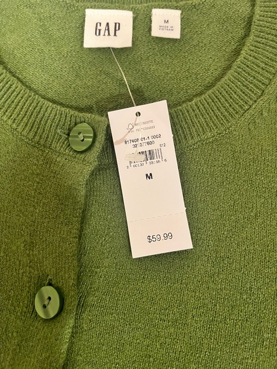 🆕- Cash Soft Olive Green Cardigan. Size: Medium - Picture 5 of 7